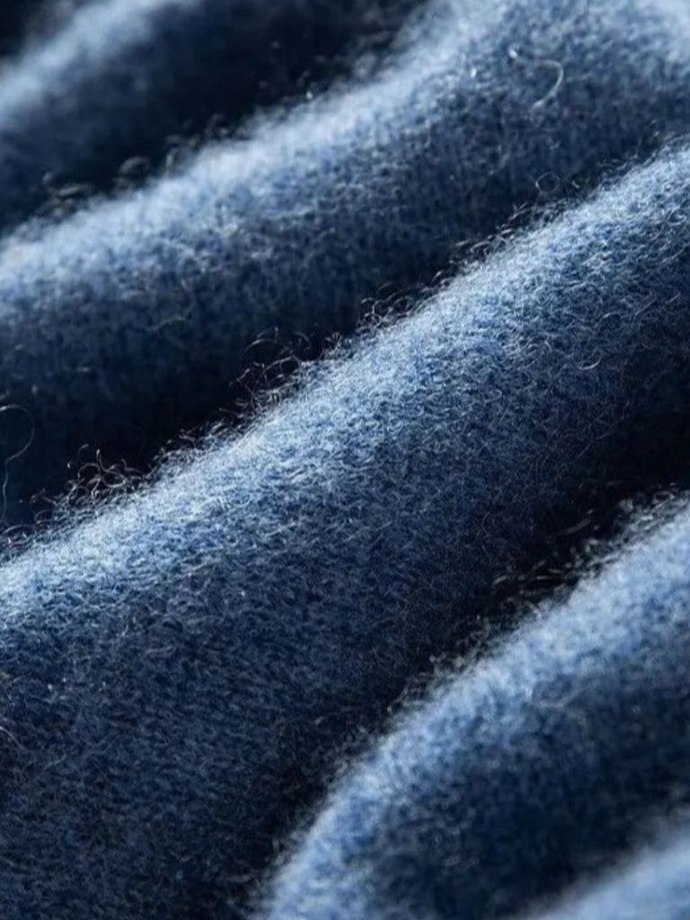 Sweter Kaszmirowy z Dekoltem w Serek