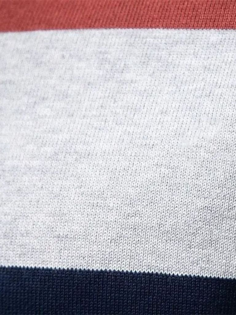 Sweter z kolorowym półzamkiem