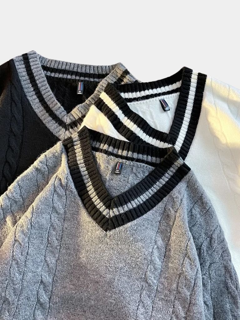 Minimalistyczny Sweter z Dekoltem w Serek